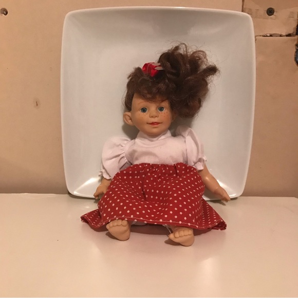 1990S WAY OUT TOYS DOLL 9” FRECKLES POUT BRUNETTE PONYTAIL EXPRESSIONS DOLL - Picture 3 of 12